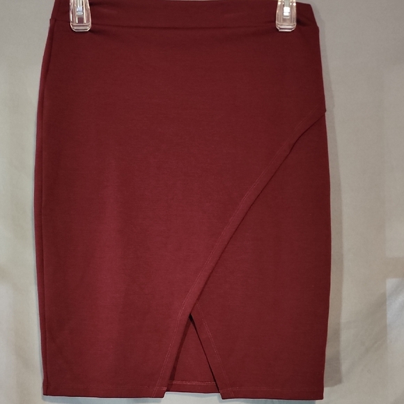 NWT Fitted Burgundy Skirt W/ Slit - Picture 1 of 6